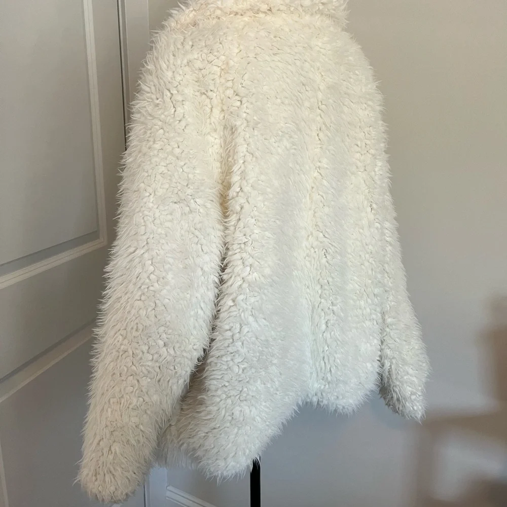 Romeo & Juliet Couture Faux Fur Coat/ Size L - Picture 2 of 6